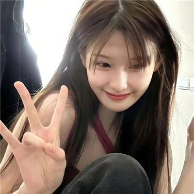 窗中女孩